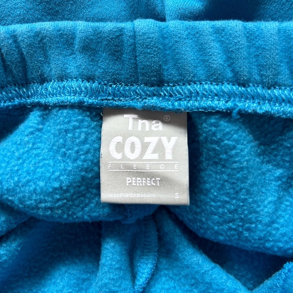 SOLD TNA sweat shorts - Picture 2 of 3